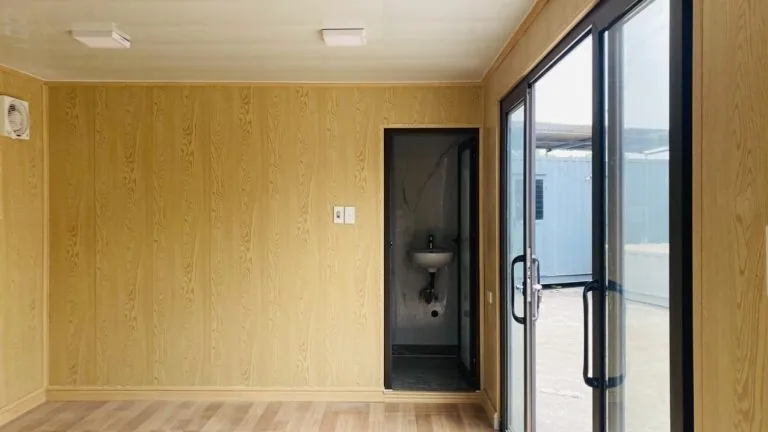Khi nào nên sử dụng container văn phòng có toilet và không có WC?